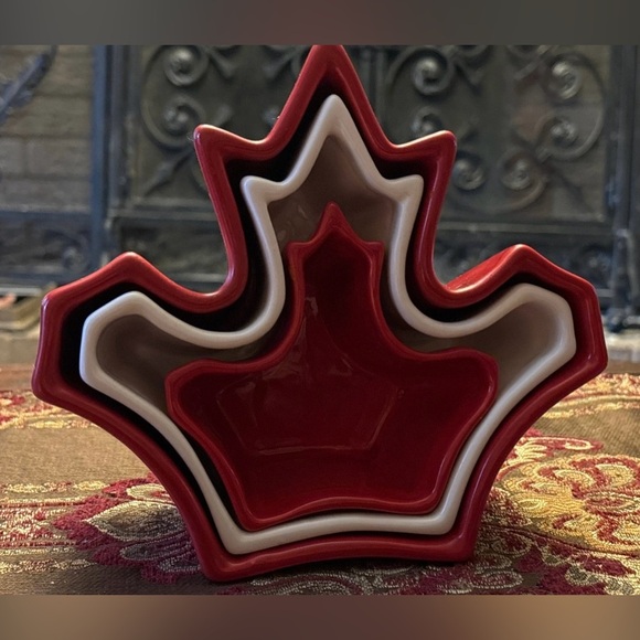 Three Maple Leaf Nestling Bowls.  Red and White. 2009 Boston Warehouse Pottery - Picture 6 of 8
